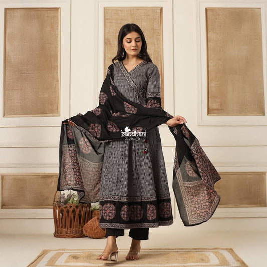 New anarkali kurta set with new style... parrten (DKGH42)
