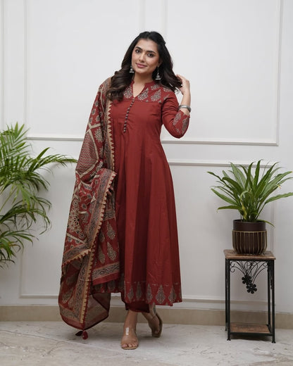 New anarkali kurta set with new style... parrten (DKGH98)