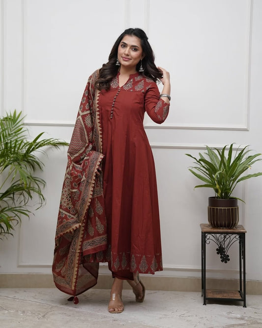 New anarkali kurta set with new style... parrten (DKGH98)
