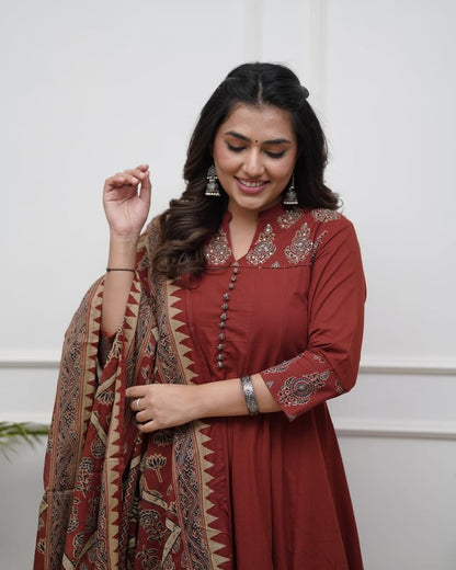 New anarkali kurta set with new style... parrten (DKGH98)