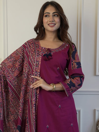 We are here to spread some magic to your ethnic Heavy Cotton(DKGH105)