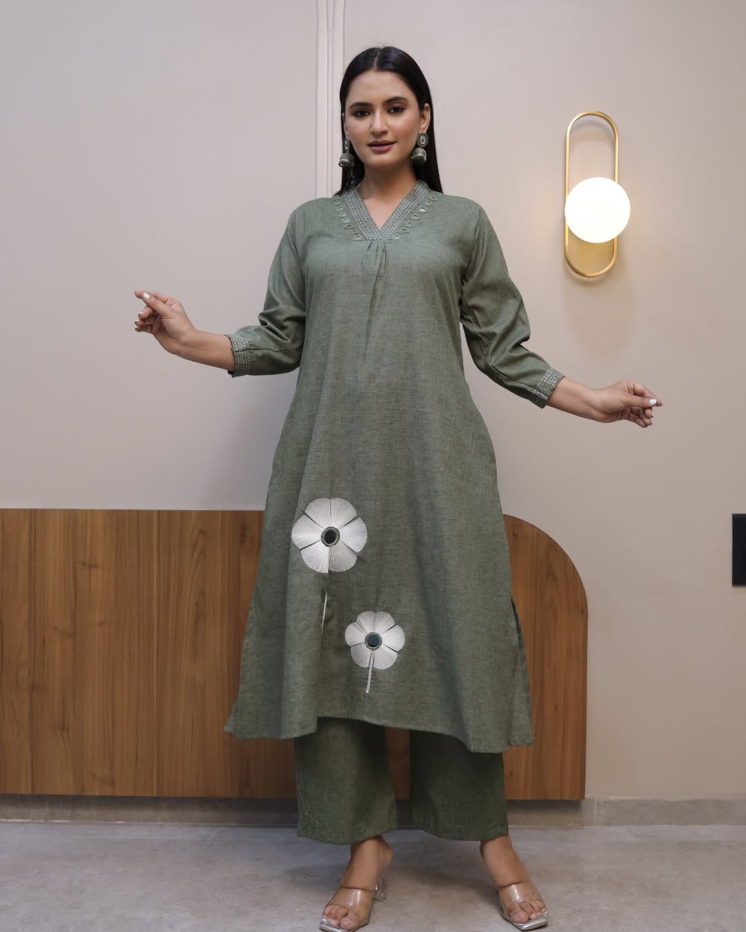 full embroidery 🌺 front with katha detailing pocket -one side pocket in kurta•(DKGH44)
