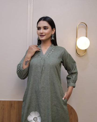full embroidery 🌺 front with katha detailing pocket -one side pocket in kurta•(DKGH44)