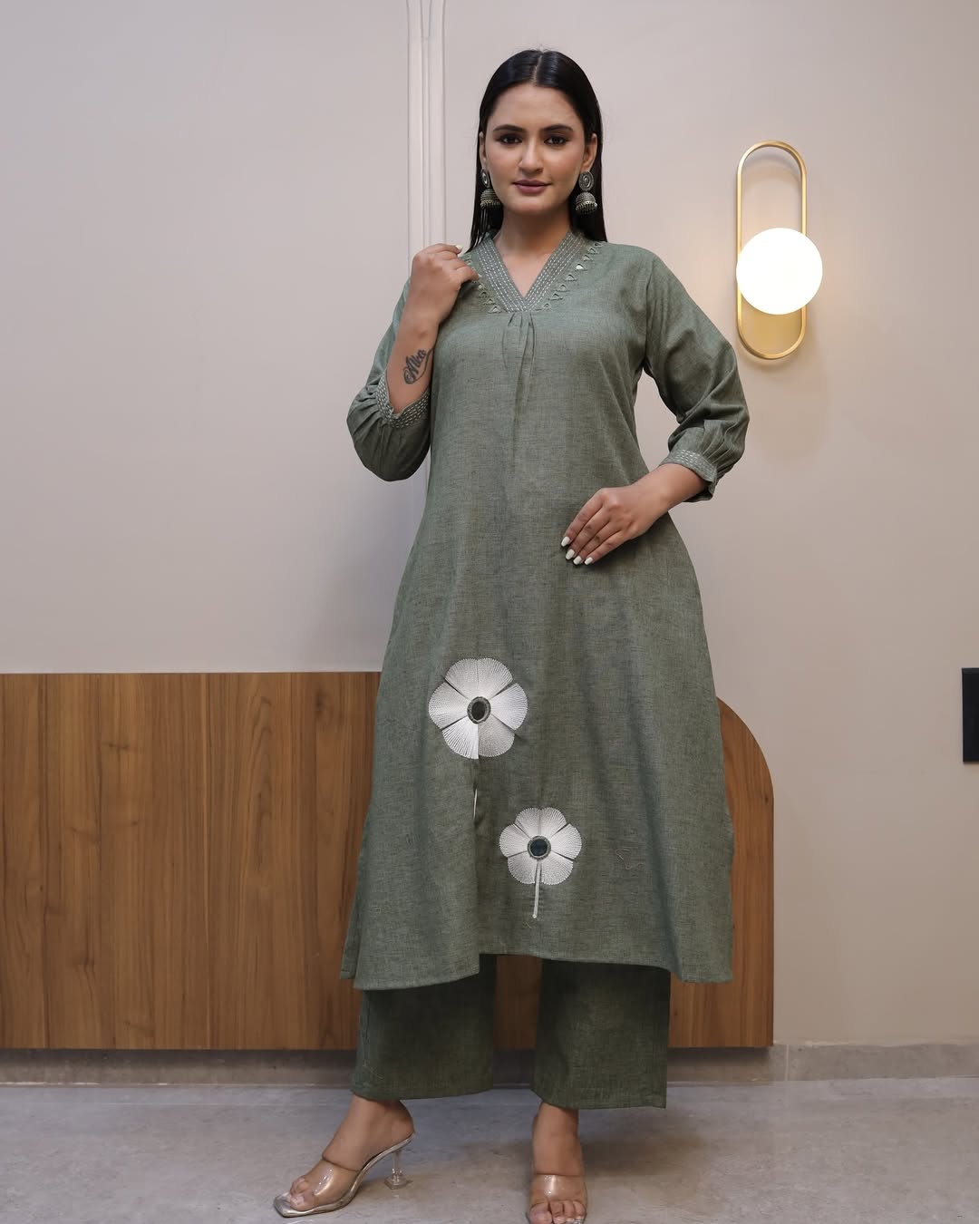 full embroidery 🌺 front with katha detailing pocket -one side pocket in kurta•(DKGH44)