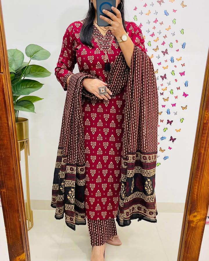 Pure fine Riyon fabric with embrioday naira cut Kurti with Pant(DKGH108)