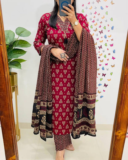 Pure fine Riyon fabric with embrioday naira cut Kurti with Pant(DKGH108)
