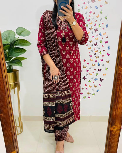 Pure fine Riyon fabric with embrioday naira cut Kurti with Pant(DKGH108)