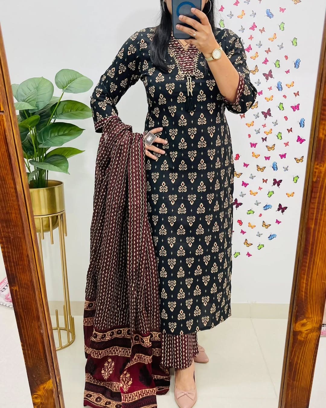 Pure fine Riyon fabric with embrioday naira cut Kurti with Pant(DKGH109)