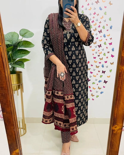 Pure fine Riyon fabric with embrioday naira cut Kurti with Pant(DKGH109)