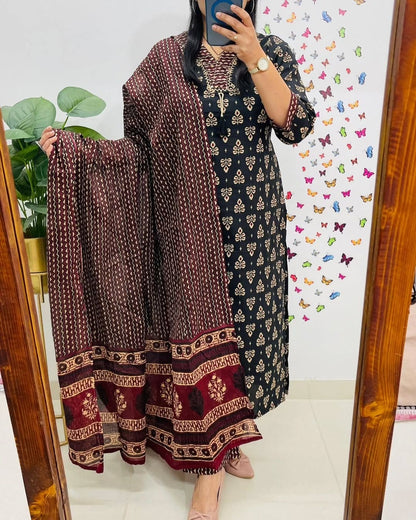 Pure fine Riyon fabric with embrioday naira cut Kurti with Pant(DKGH109)