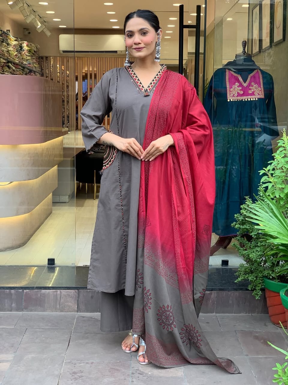NEW product LUNCHING super hit  hai dimand product Beutiful Suit Set (LK03)