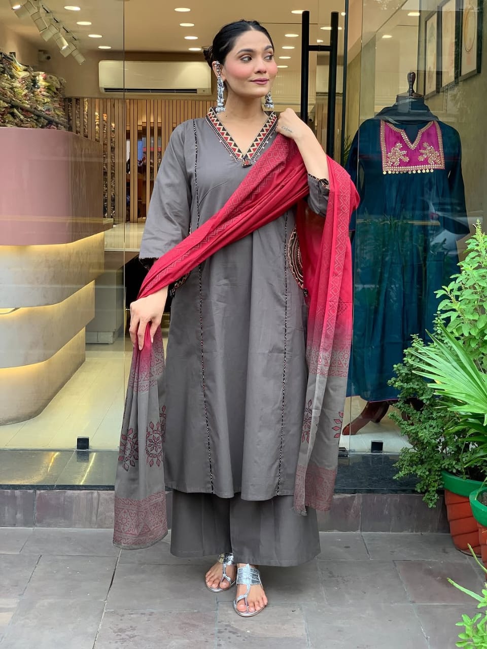 NEW product LUNCHING super hit  hai dimand product Beutiful Suit Set (LK03)