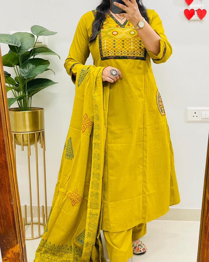KURTA PENT WITH DUPATTA SUIT SET (LK08)