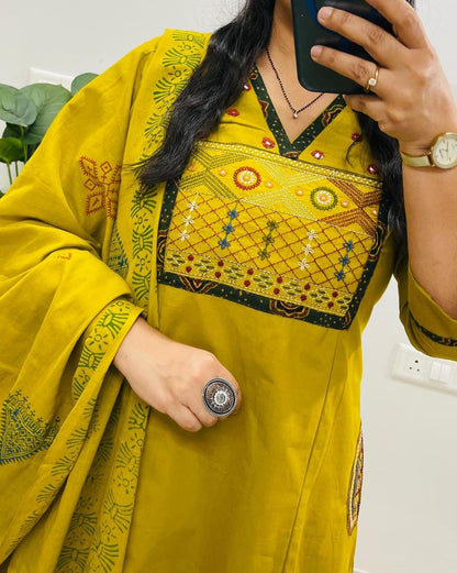 KURTA PENT WITH DUPATTA SUIT SET (LK08)