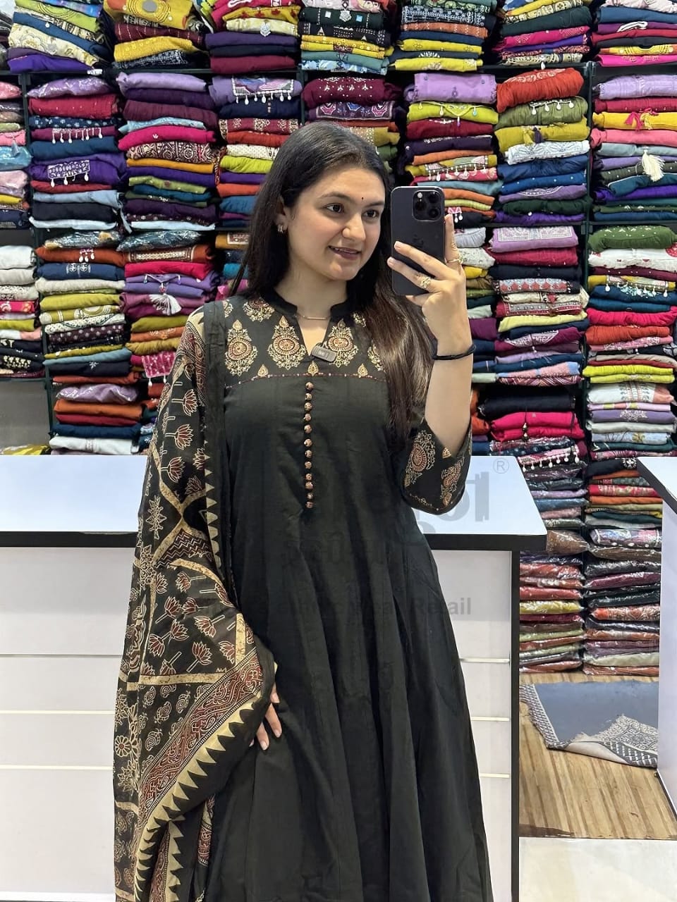 New anarkali kurta set with new style... parrten (DKGHR108)