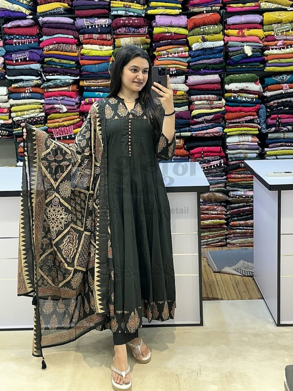 New anarkali kurta set with new style... parrten (DKGHR108)
